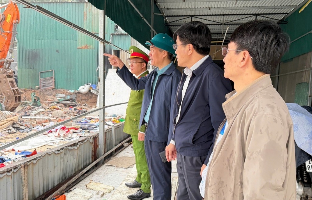 Vận động “xuyên đêm”, người dân tự nguyện bàn giao mặt bằng dự án trọng điểm