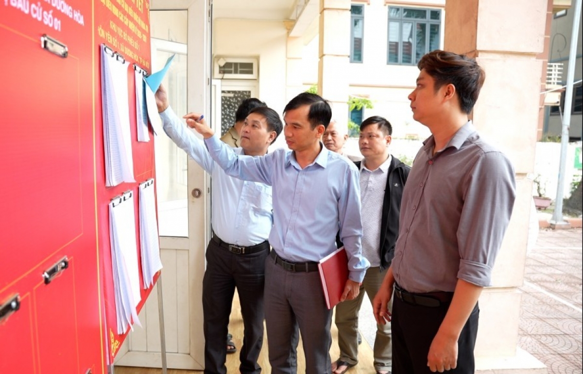 Chạy nước rút chuẩn bị cho ngày hội toàn dân